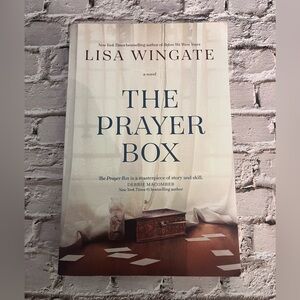 🍒Books 3 for $10🍒Lisa Wingate- The Prayer Box